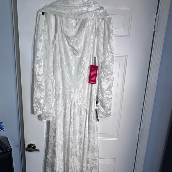 NWT Ladies size 4 -evening dress, party dress, wedding dress etc. Alex evening - Picture 3 of 11